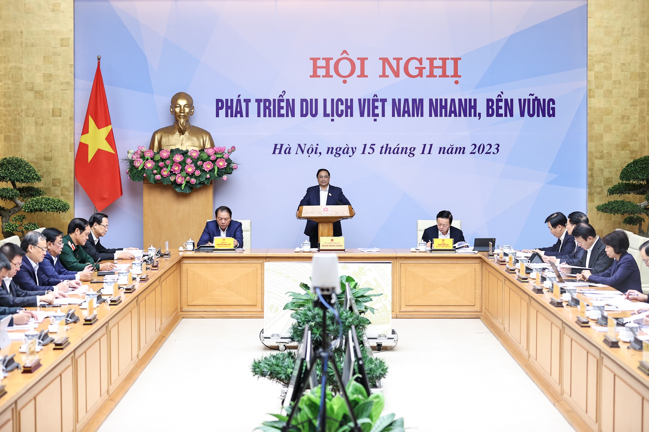 Hội nghị Phát triển du lịch Việt Nam nhanh, bền vững diễn ra sáng 15/11 tại Hà Nội, kết nối tới trụ sở UBND các tỉnh, thành phố trên cả nước